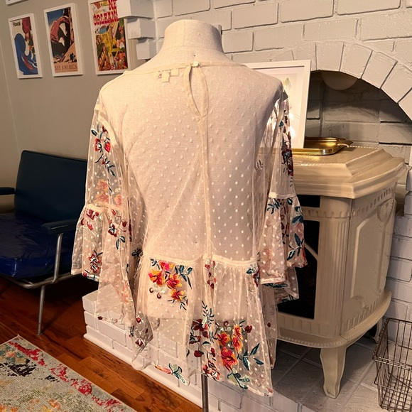 Umgee Medium overlay cream blouse with floral embroidery. NWOT - Picture 2 of 5